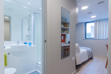 Block A Sky Lounge Level Silver En Suite - Image 1